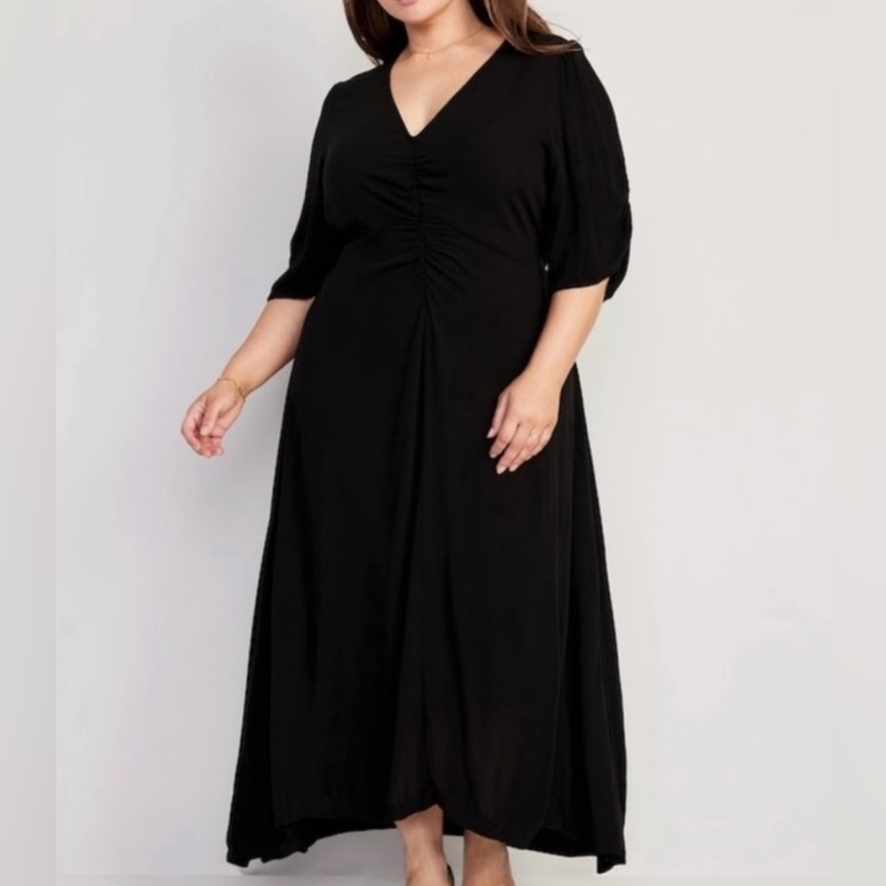 Old Navy Black Puff-Sleeve V-Neck Crepe Midi Dress.  New without tags. 3X